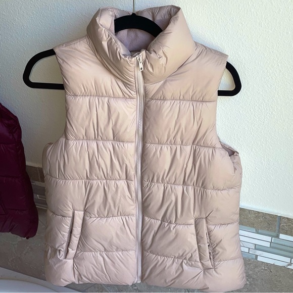 NEW Old Navy Puffer Vest - Picture 3 of 6